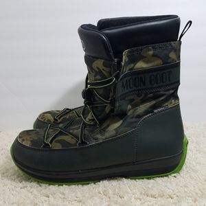 Mens Moon Boot size 9 camoflauge